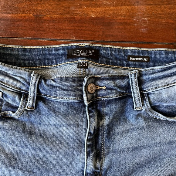 Judy Blue Boyfriend Jeans Size 13/31 Light Wash Stretch Denim - Picture 3 of 8